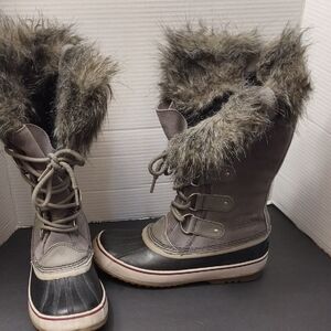 Sorel ☔Joan Of Arctic❄️💧Waterproof Gray and Black Fur-Trim Winter Boots 9